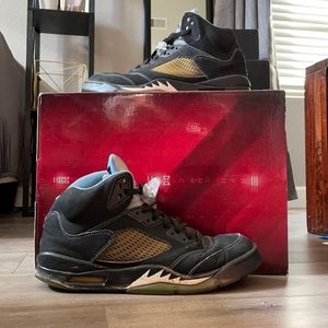 Air Jordan V Black University (L) Size 10.5